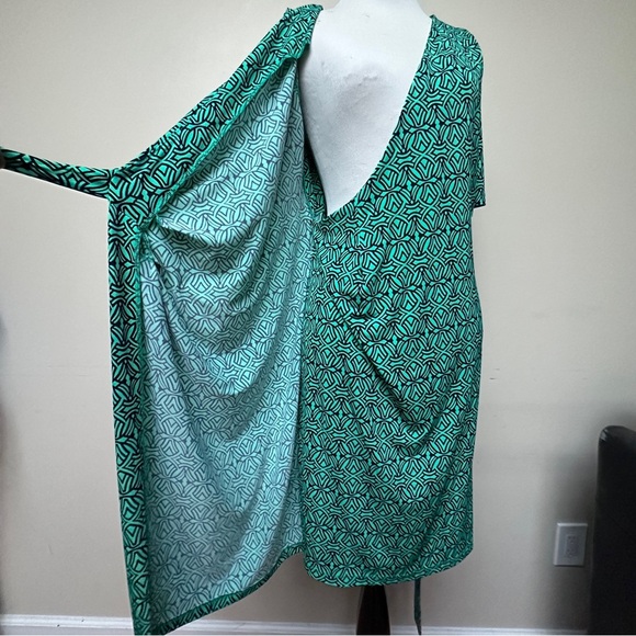 Motherhood Maternity Wrap Dress Green Geometric Print Size Small - Picture 2 of 10